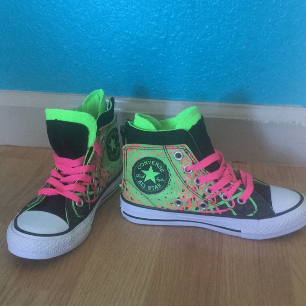 Girls size 11 Converse shoes. New without tags.